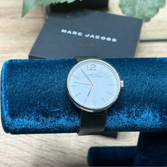 MARC BY MARC JACOBS BLACK WOMENS LEATHER WATCH AUTHENTIC FINAL $49 - Picture 10 of 10